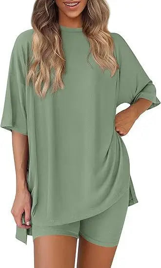 Chic and Comfortable Veloura Two-Piece Lounge Set for Juniors