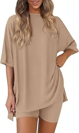Chic and Comfortable Veloura Two-Piece Lounge Set for Juniors